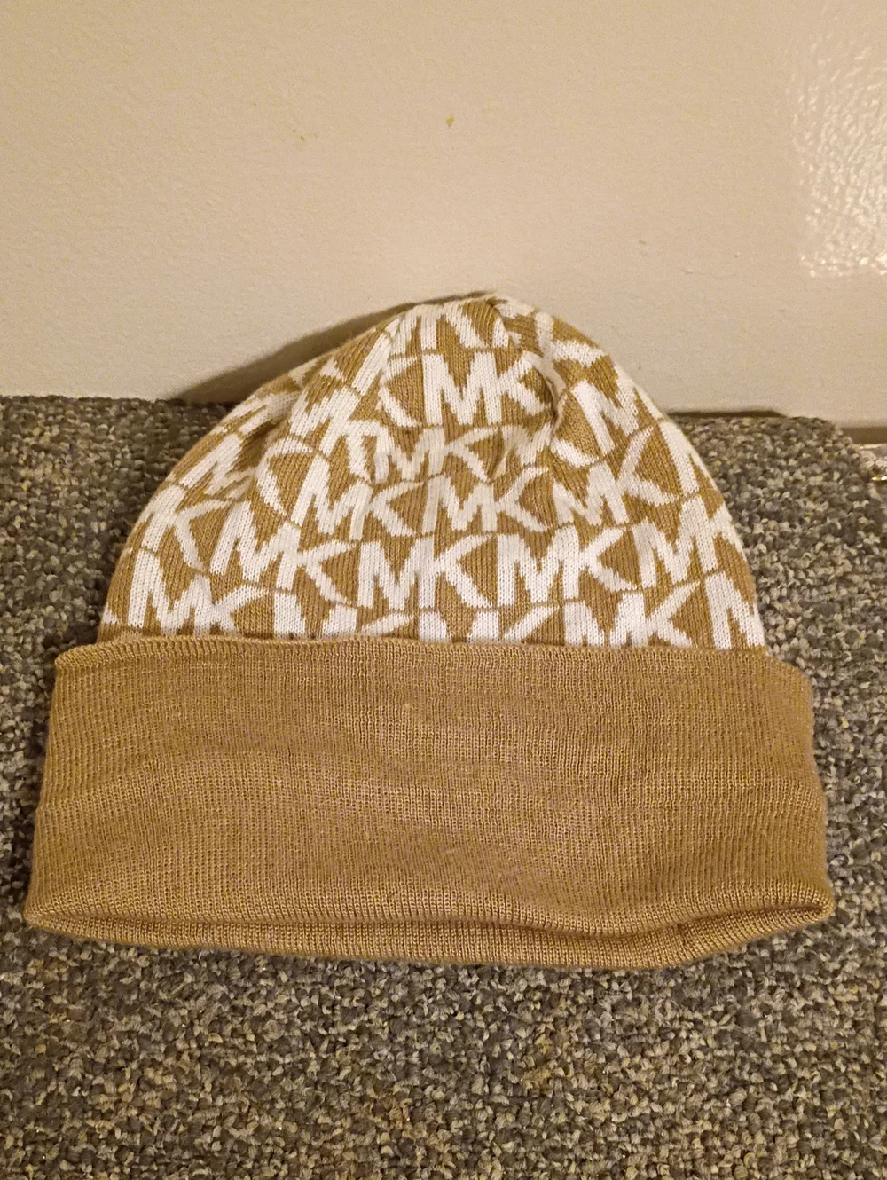 NMichael Kors Womens White & Tan MK Logo Knit Beanie